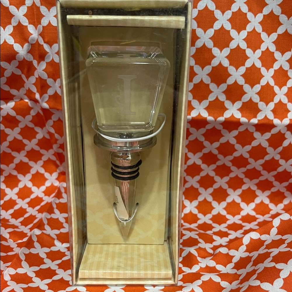 Glass and Silver Bottle Stopper, Wine Stopper 🍷, NEW in box. “I” initial.